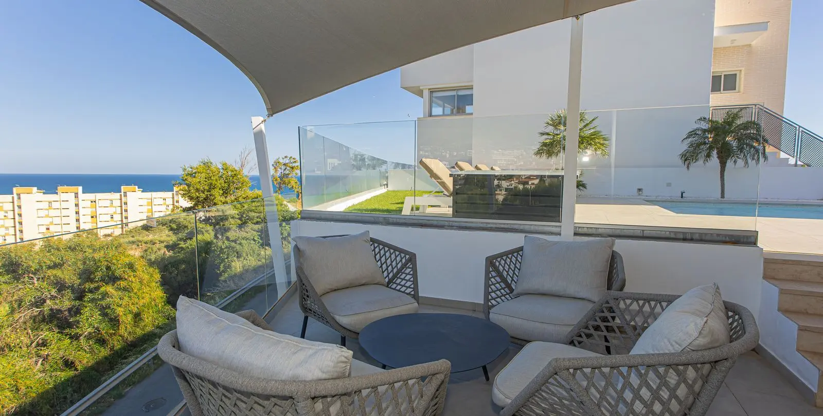 Sale of detached villa in Higueron 9