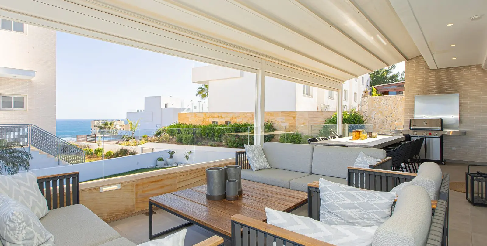 Sale of detached villa in Higueron 12
