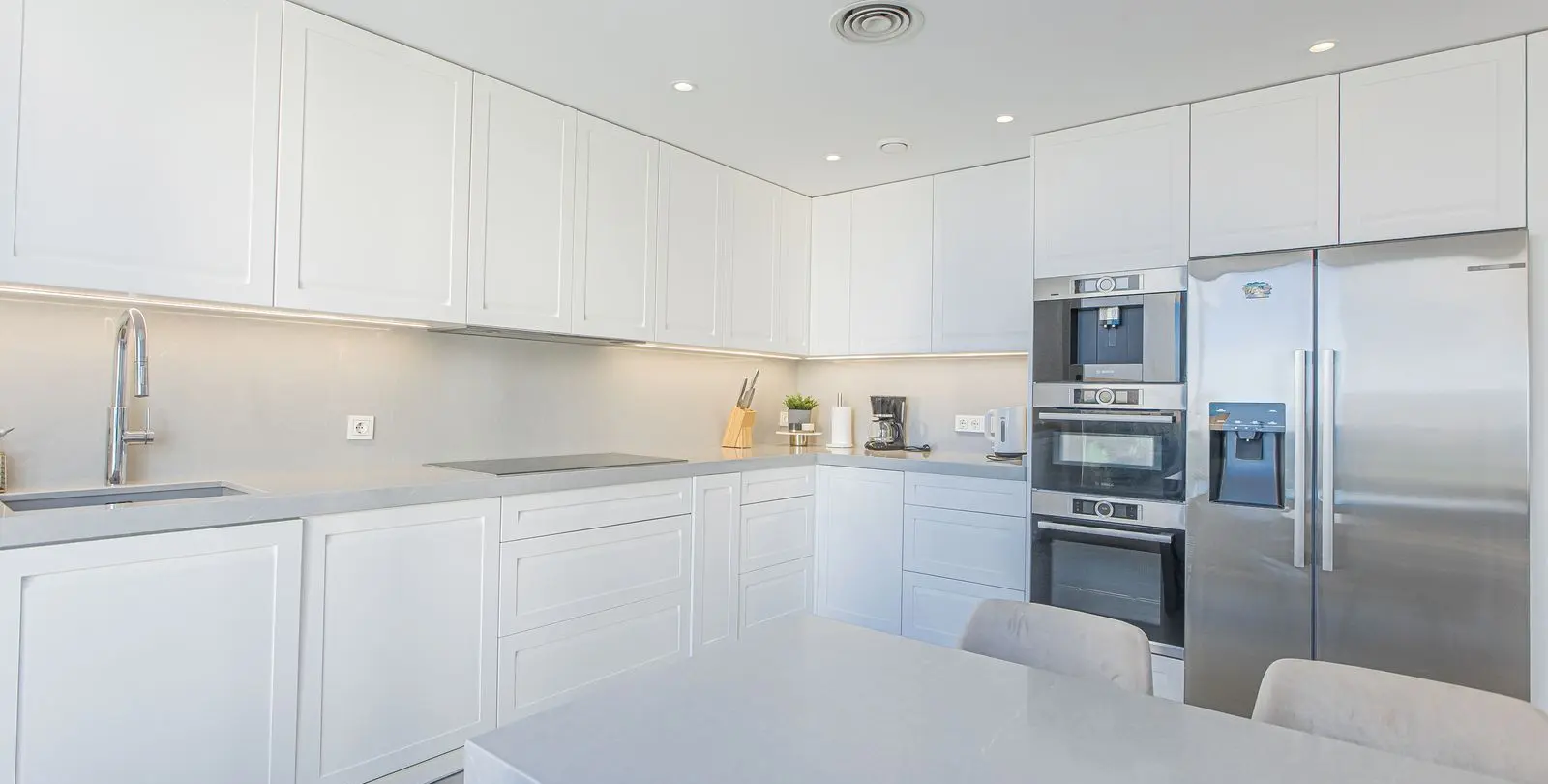 Sale of detached villa in Higueron 15