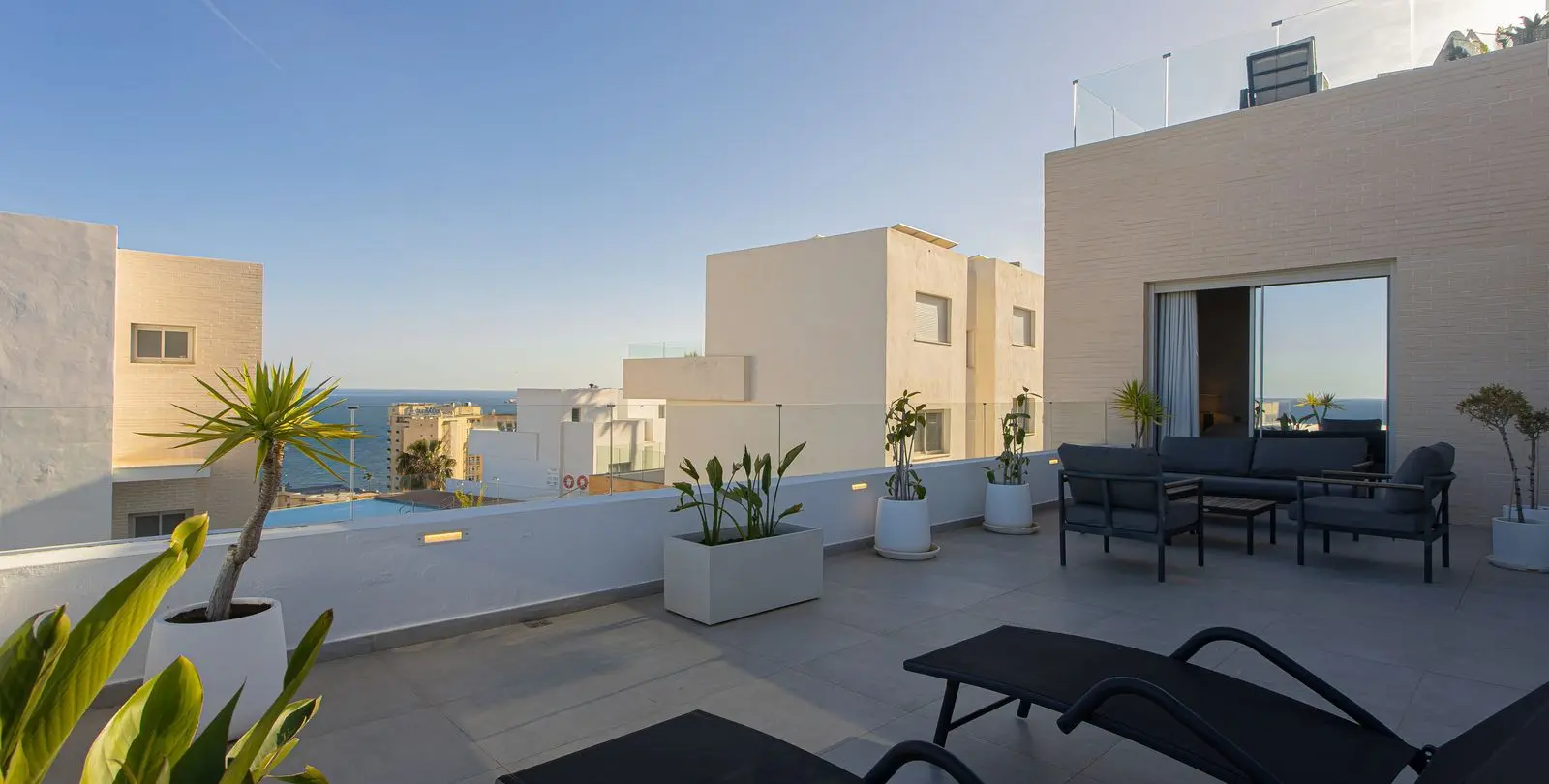 Sale of detached villa in Higueron 37