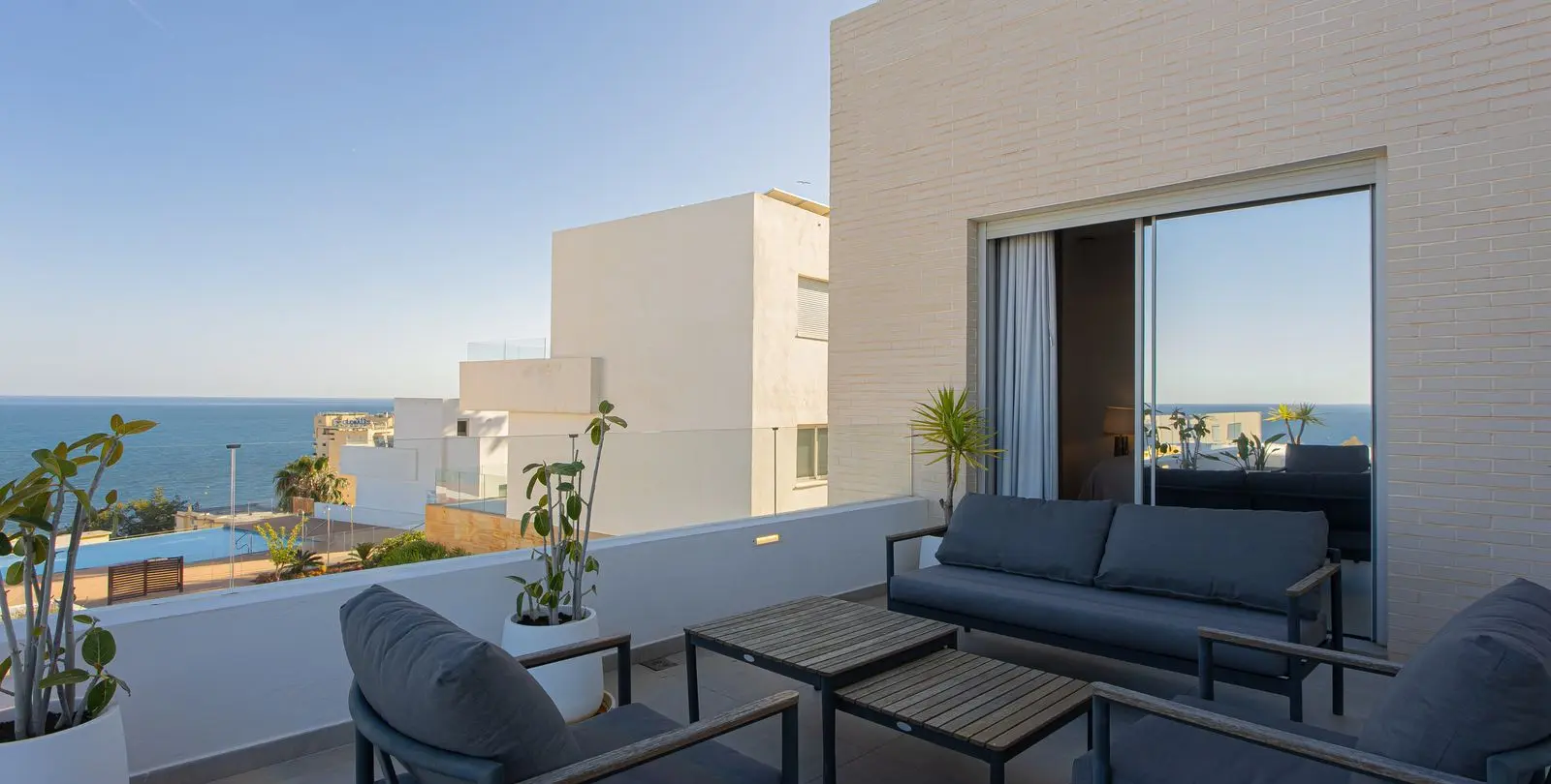 Sale of detached villa in Higueron 38