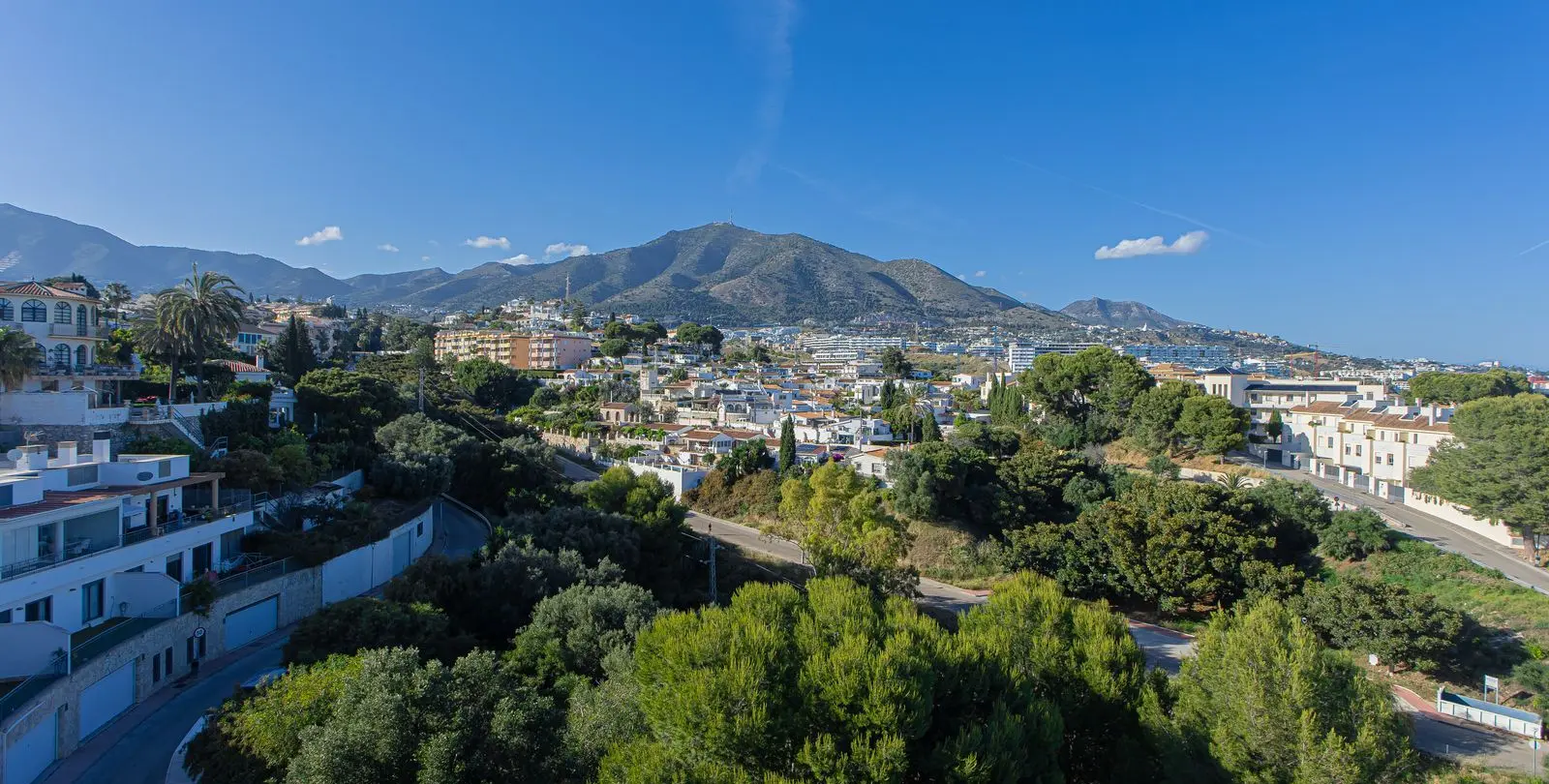 Sale of detached villa in Higueron 40