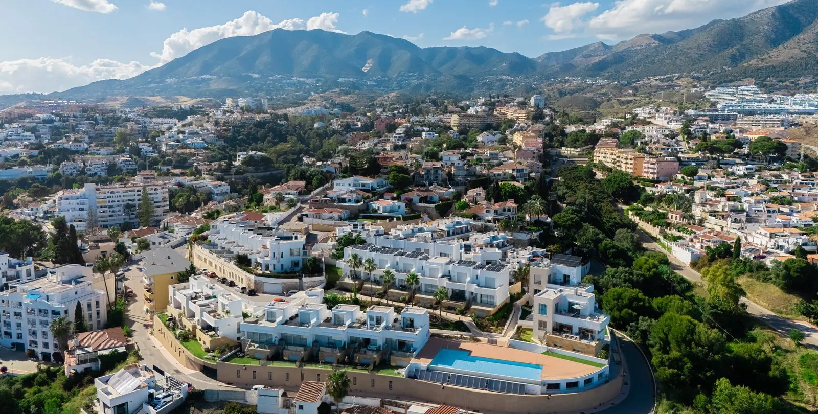 Sale of detached villa in Higueron 58
