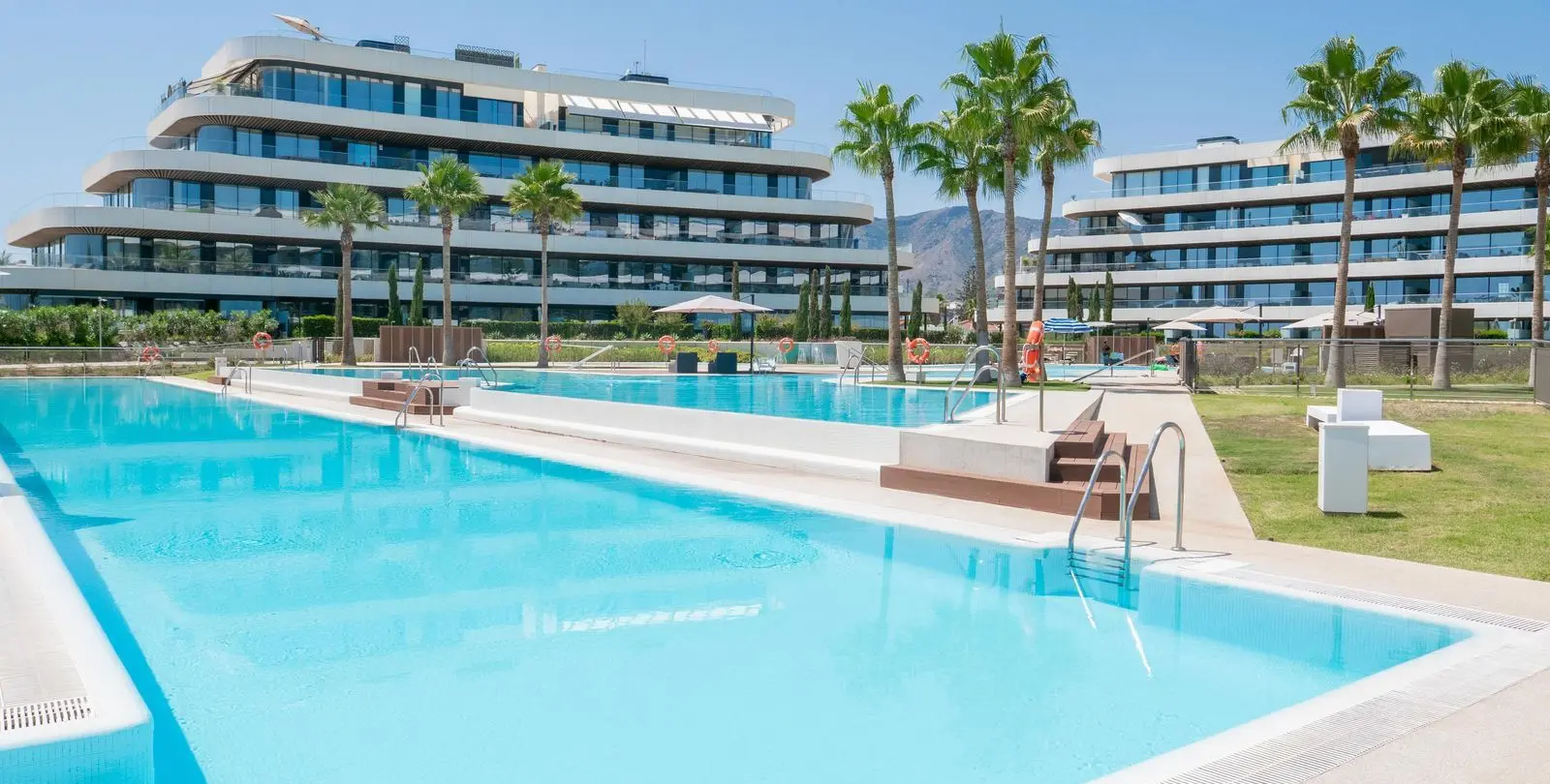 Sale of penthouse duplex in Torremolinos 2