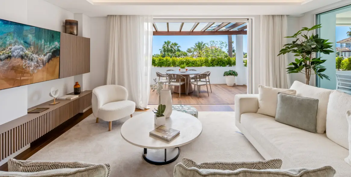Venta de apartamento en planta media en The Golden Mile 1