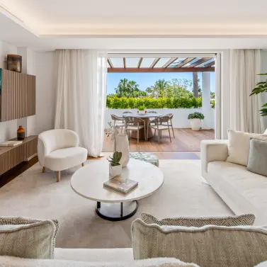 Venta de apartamento en planta media en The Golden Mile