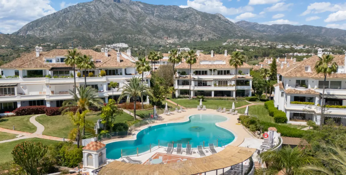 Venta de apartamento en planta media en The Golden Mile 2