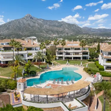 Venta de apartamento en planta media en The Golden Mile