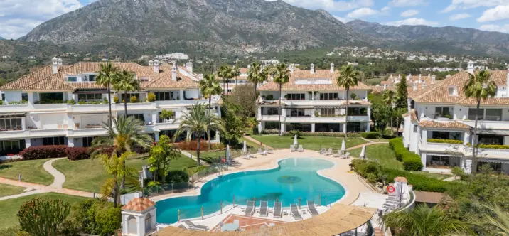 Venta de apartamento en planta media en The Golden Mile 1