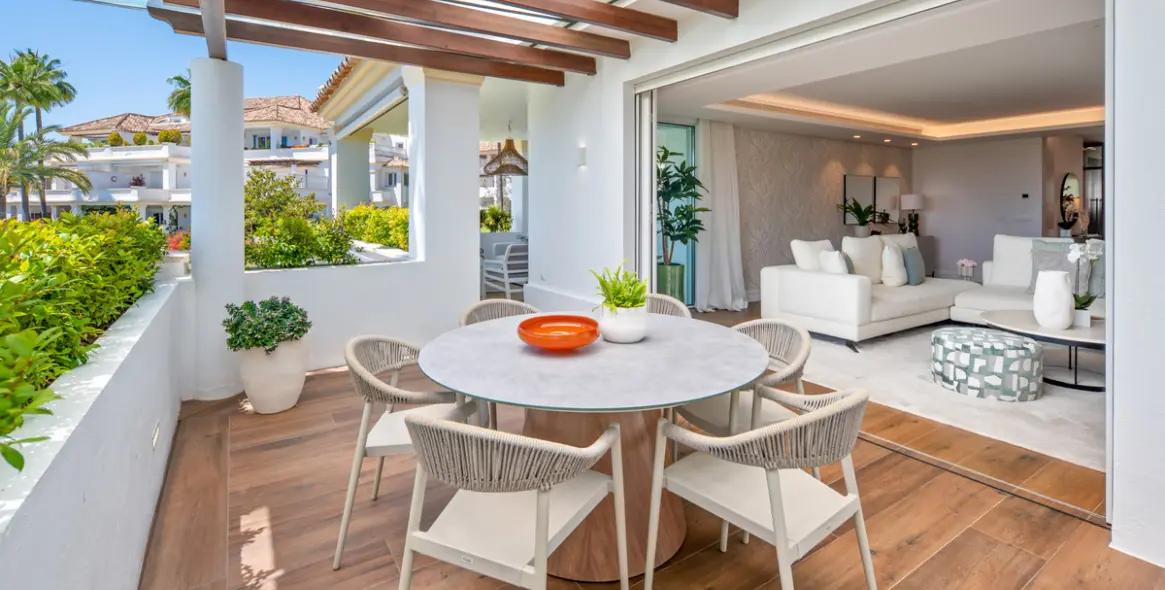 Venta de apartamento en planta media en The Golden Mile 5
