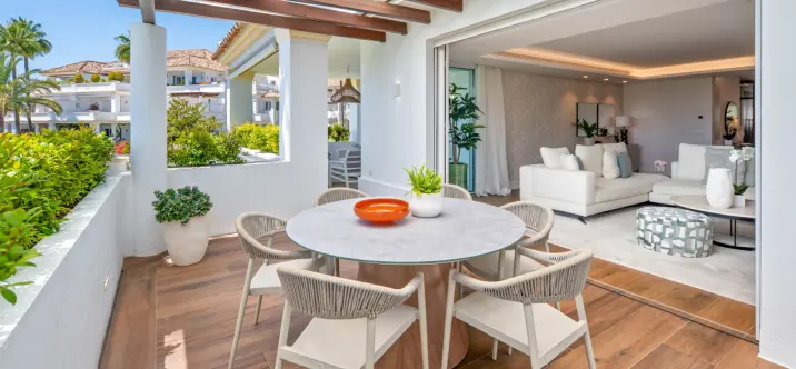 Venta de apartamento en planta media en The Golden Mile 4