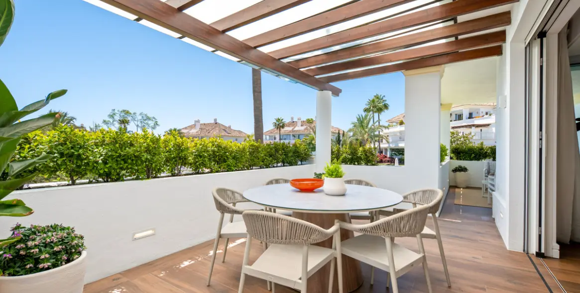 Venta de apartamento en planta media en The Golden Mile 6