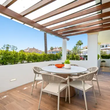 Venta de apartamento en planta media en The Golden Mile