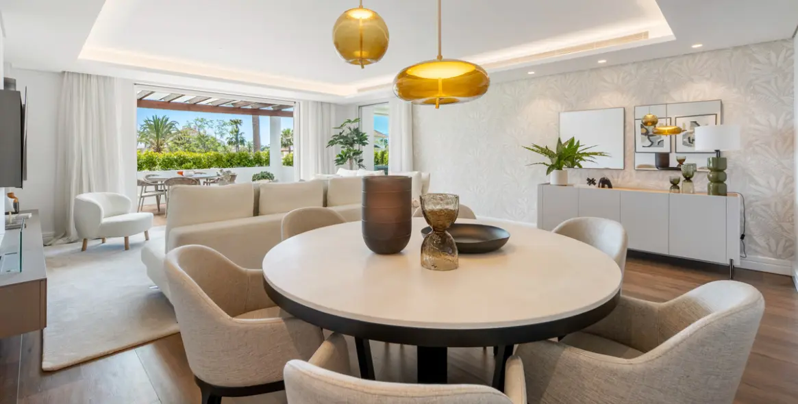 Venta de apartamento en planta media en The Golden Mile 7
