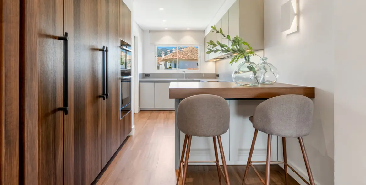 Venta de apartamento en planta media en The Golden Mile 10