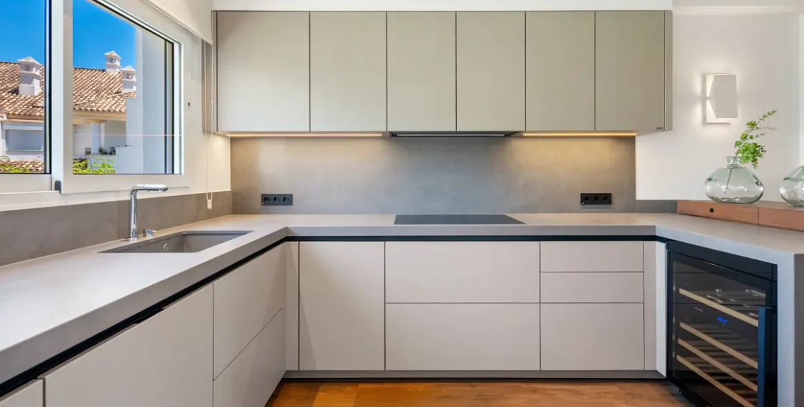 Venta de apartamento en planta media en The Golden Mile 11