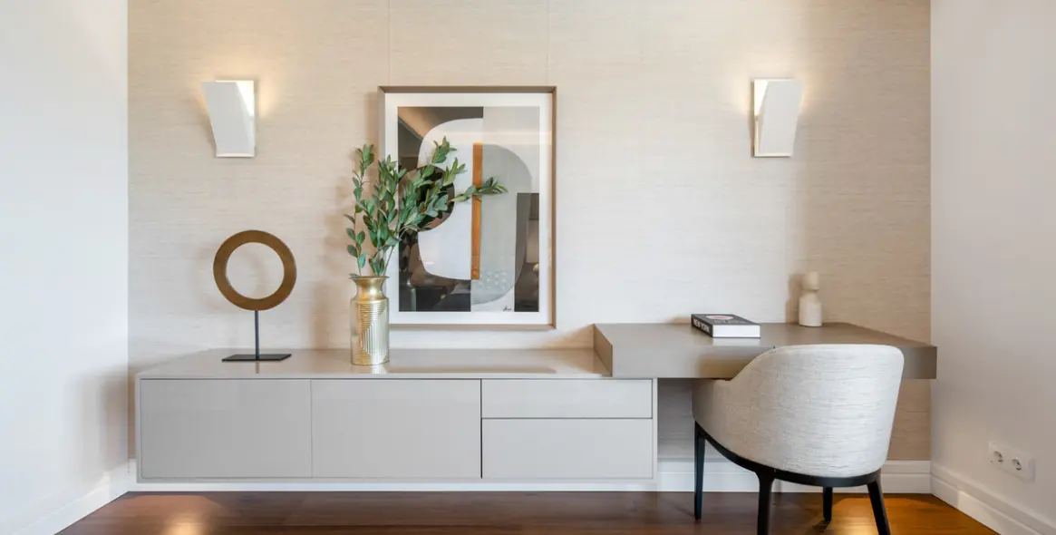Venta de apartamento en planta media en The Golden Mile 13