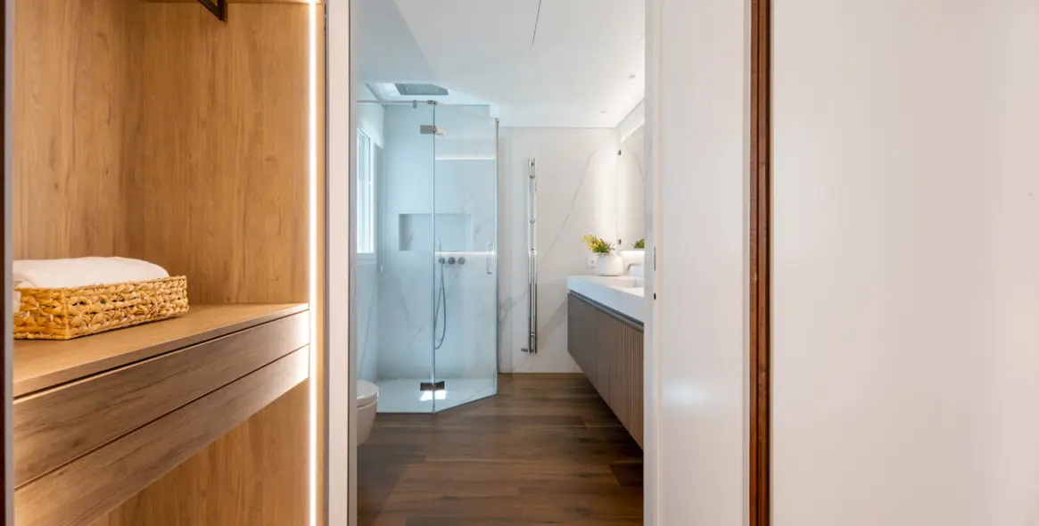 Venta de apartamento en planta media en The Golden Mile 16