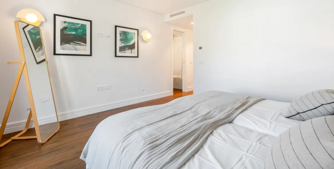 Venta de apartamento en planta media en The Golden Mile 18