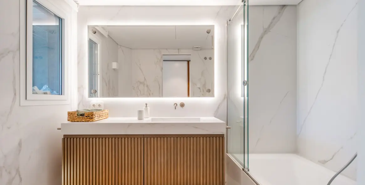 Venta de apartamento en planta media en The Golden Mile 19