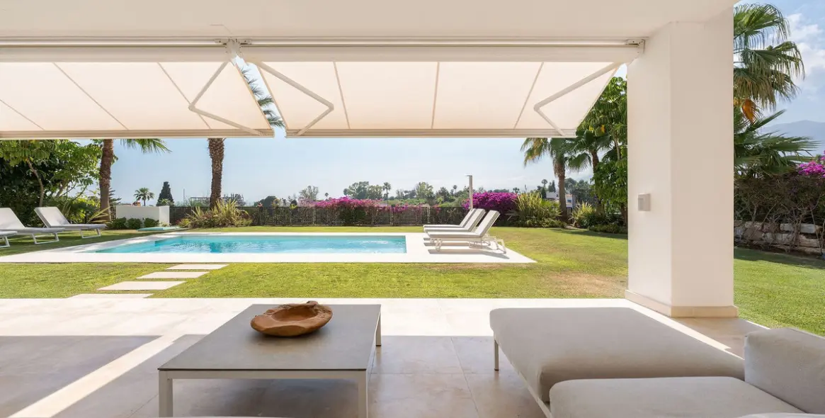 Venta de villa independiente en Río Real 8