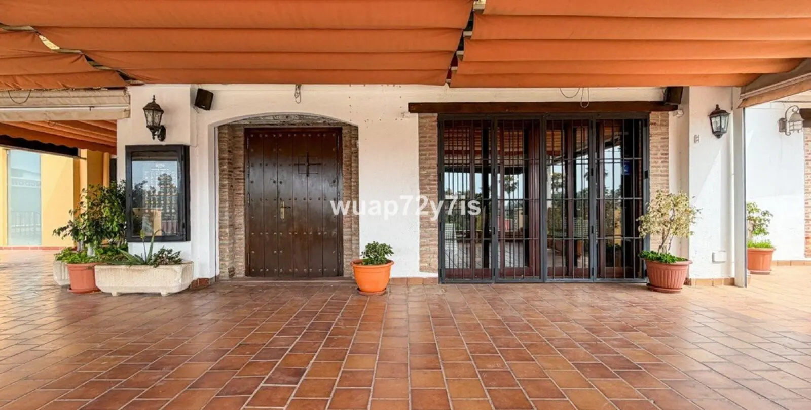 Long-term rent of restaurant in Estepona 1