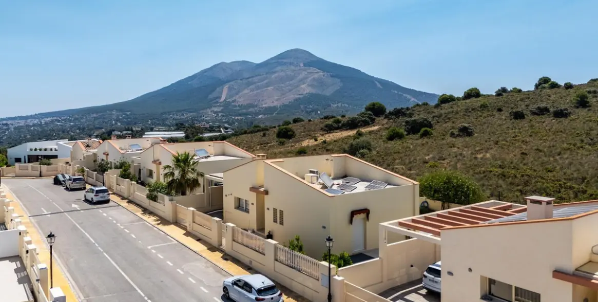 Sale of detached villa in Coín 3