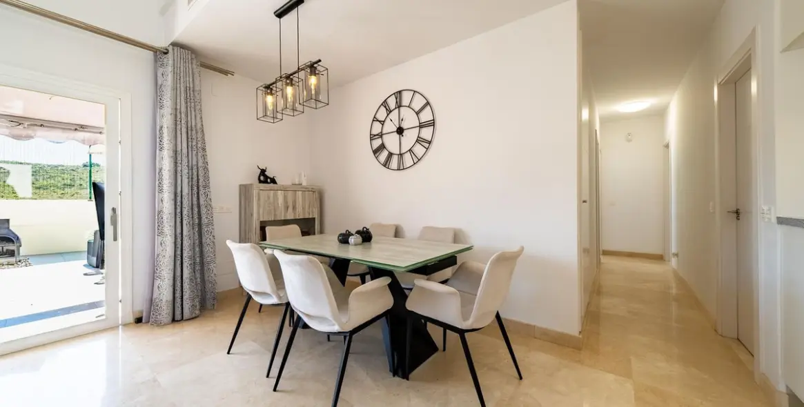 Sale of detached villa in Coín 13