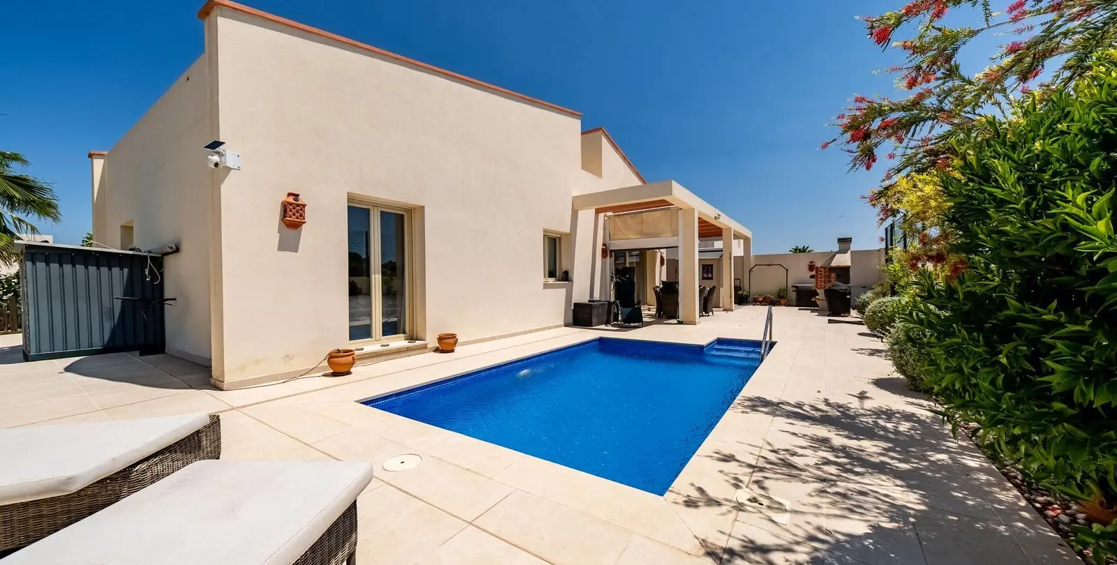 Sale of detached villa in Coín 1