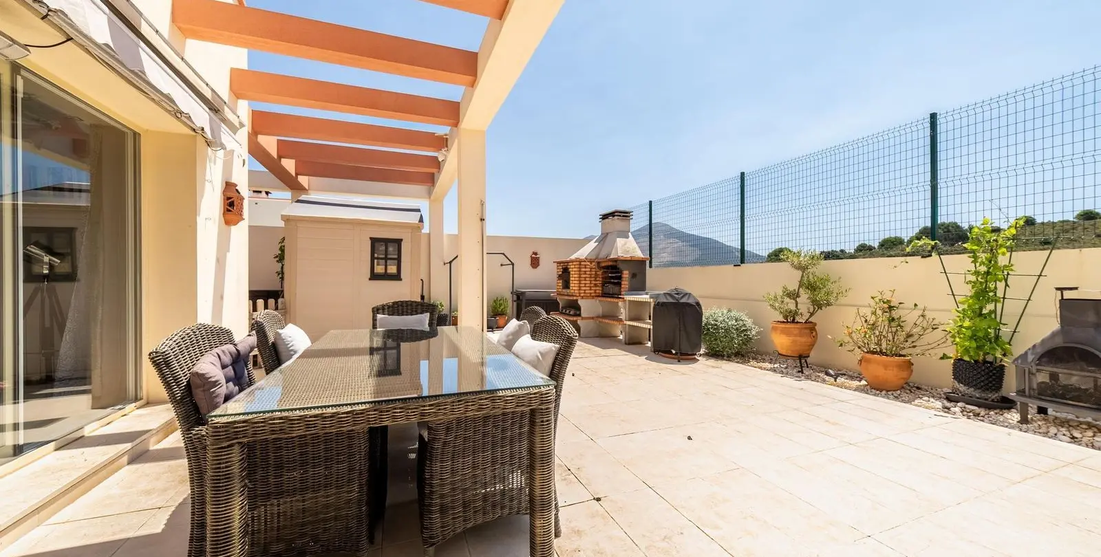Sale of detached villa in Coín 2