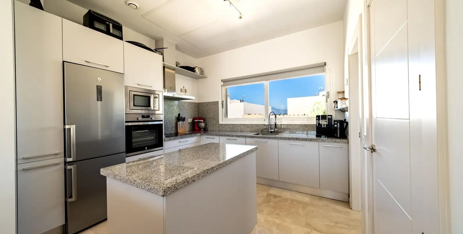 Sale of detached villa in Coín 8