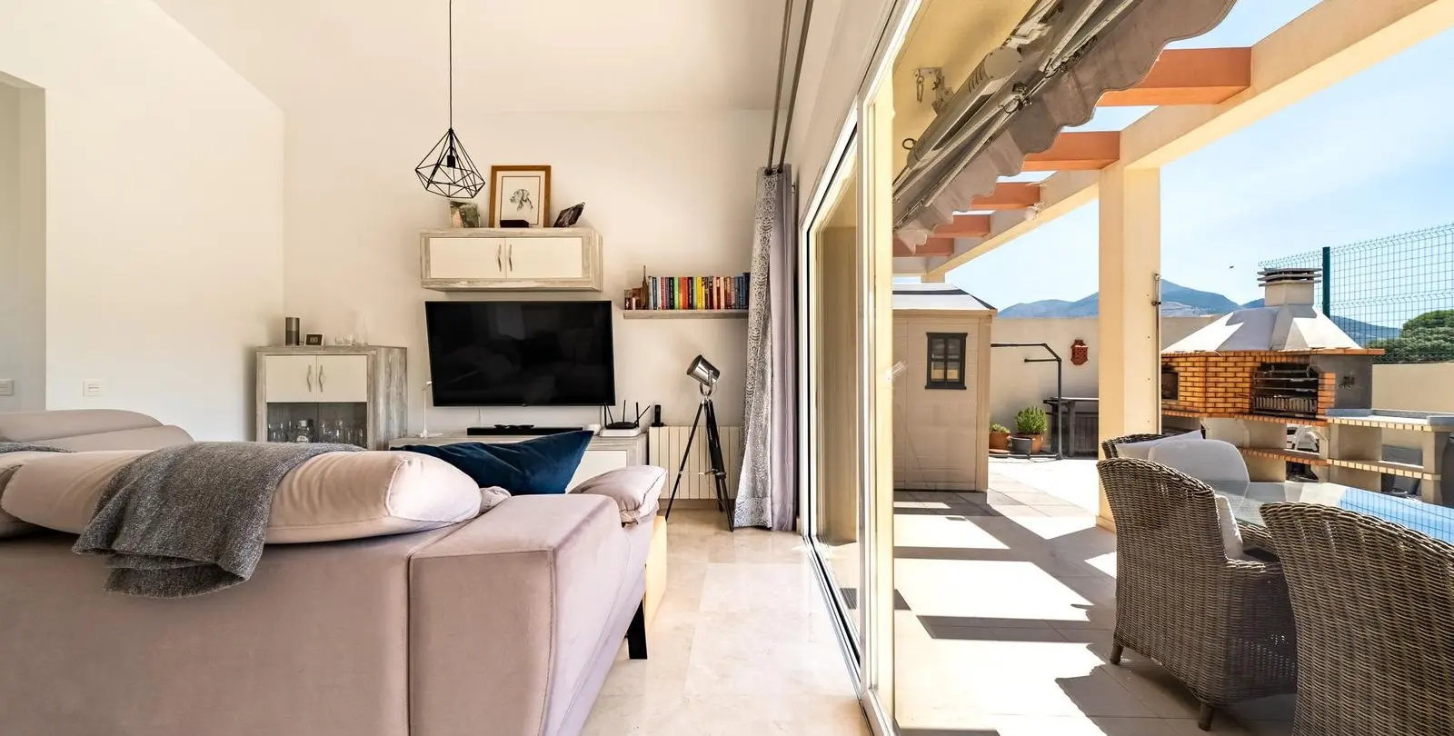 Sale of detached villa in Coín 9