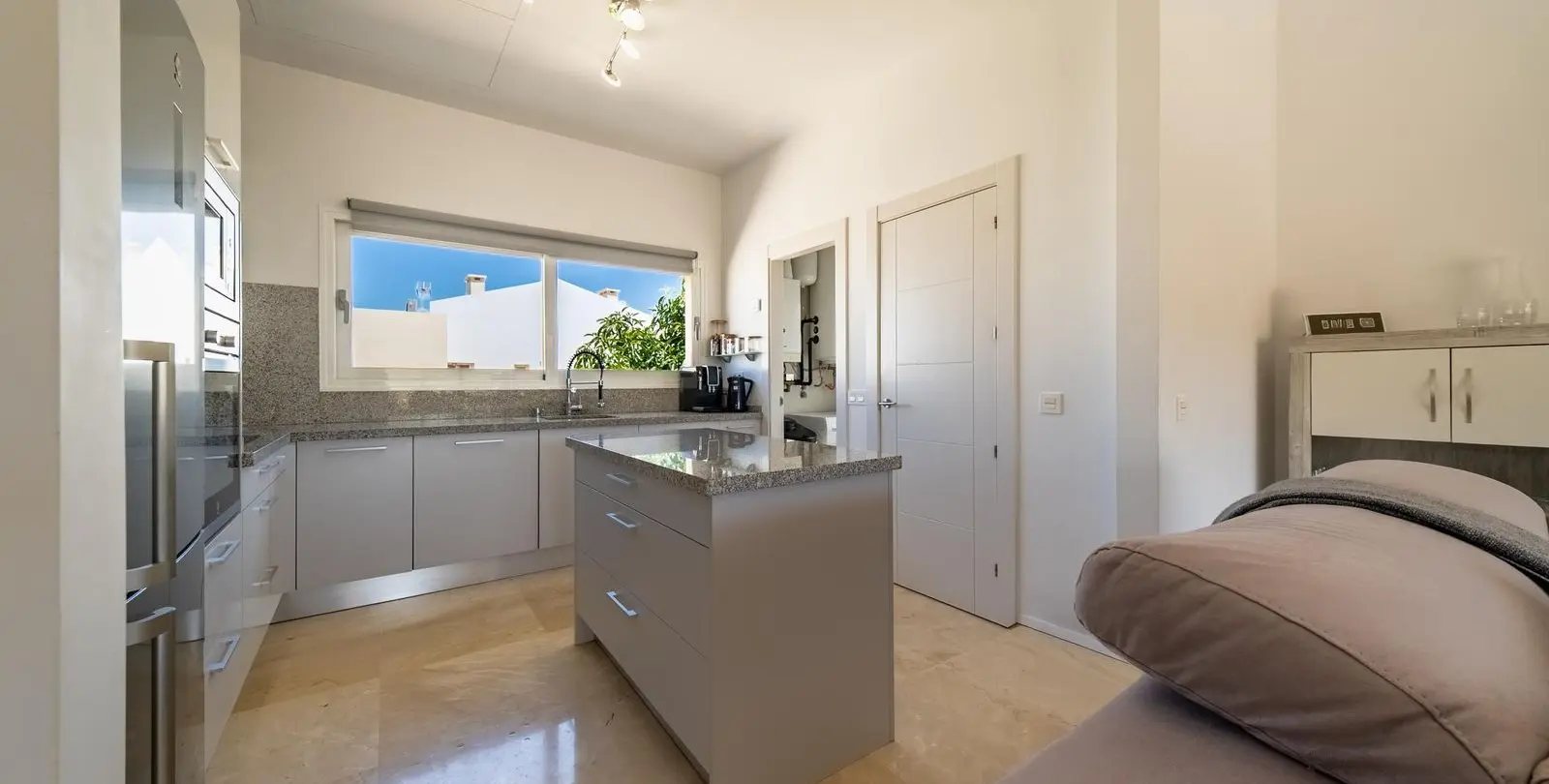 Sale of detached villa in Coín 10