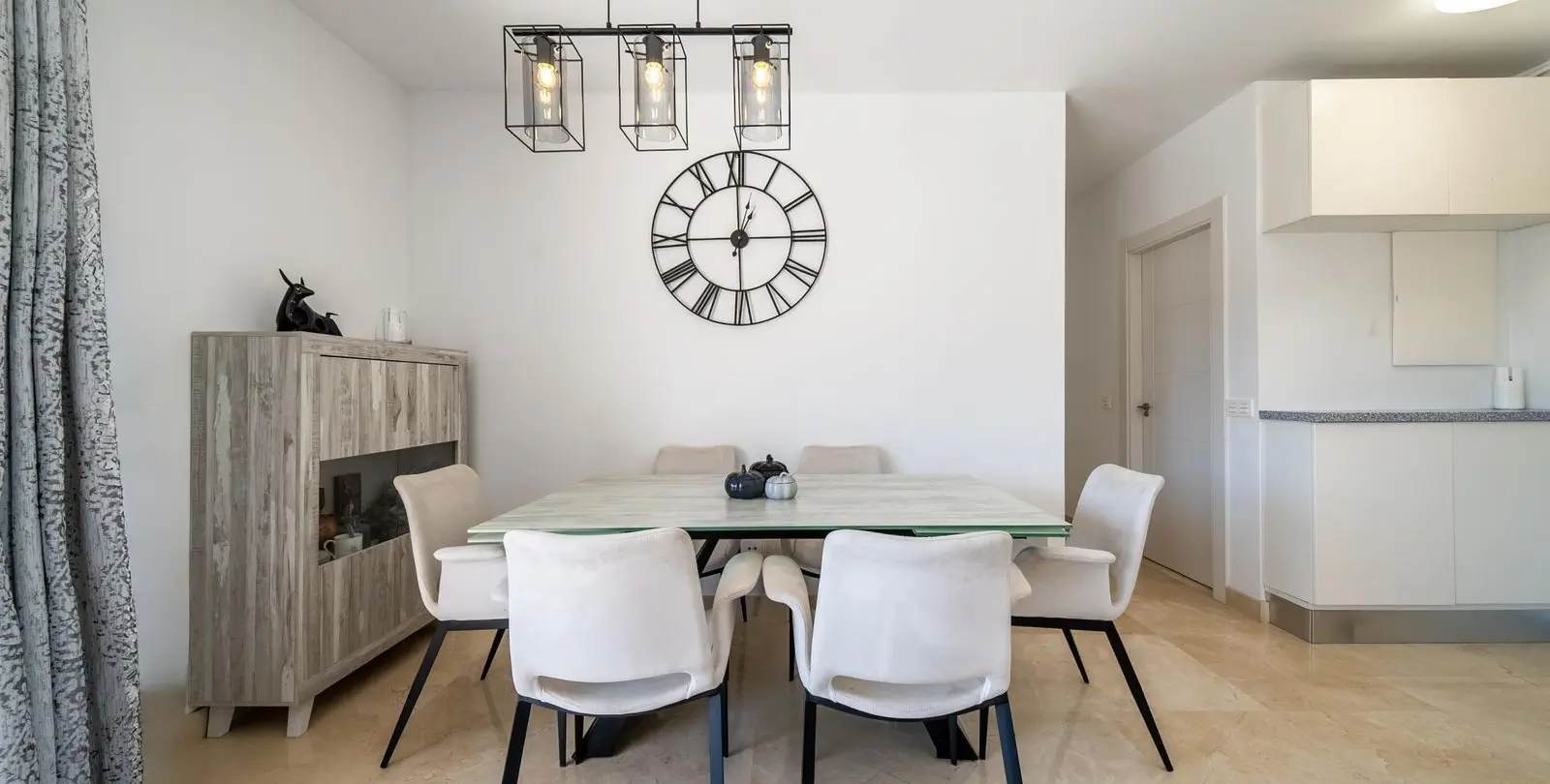 Sale of detached villa in Coín 12