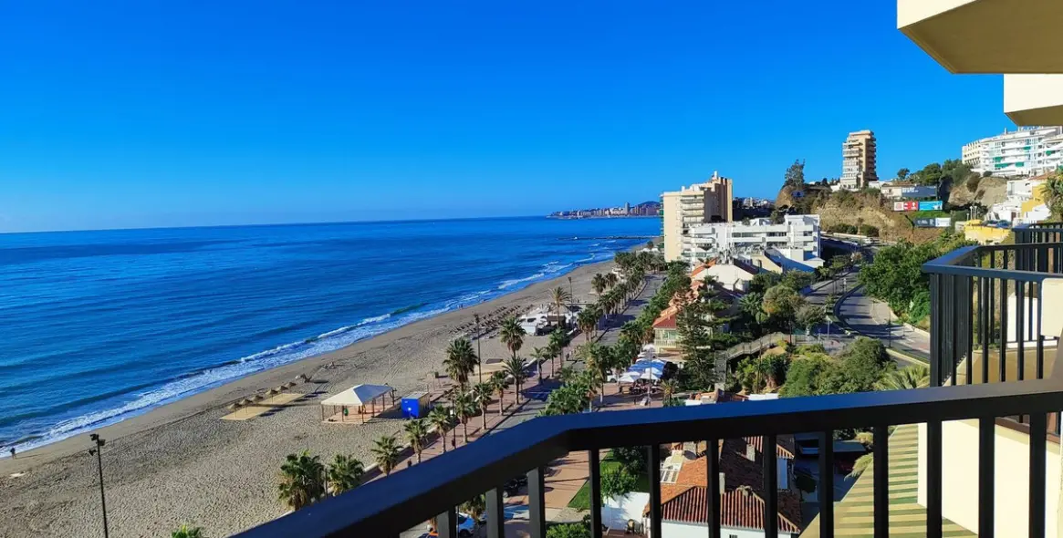 Sale of middle floor apartment in Fuengirola 1