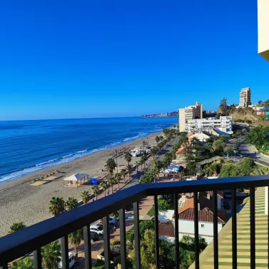 Sale of middle floor apartment in Fuengirola