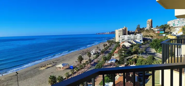 Sale of middle floor apartment in Fuengirola 0