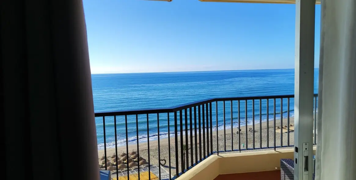 Sale of middle floor apartment in Fuengirola 2