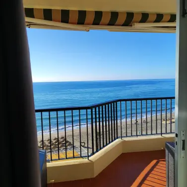 Sale of middle floor apartment in Fuengirola