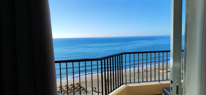 Sale of middle floor apartment in Fuengirola 1