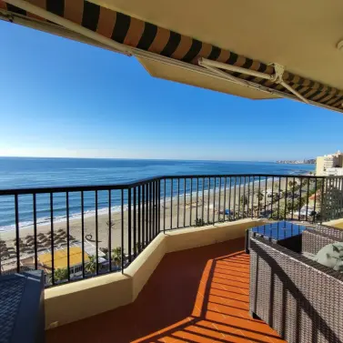 Sale of middle floor apartment in Fuengirola