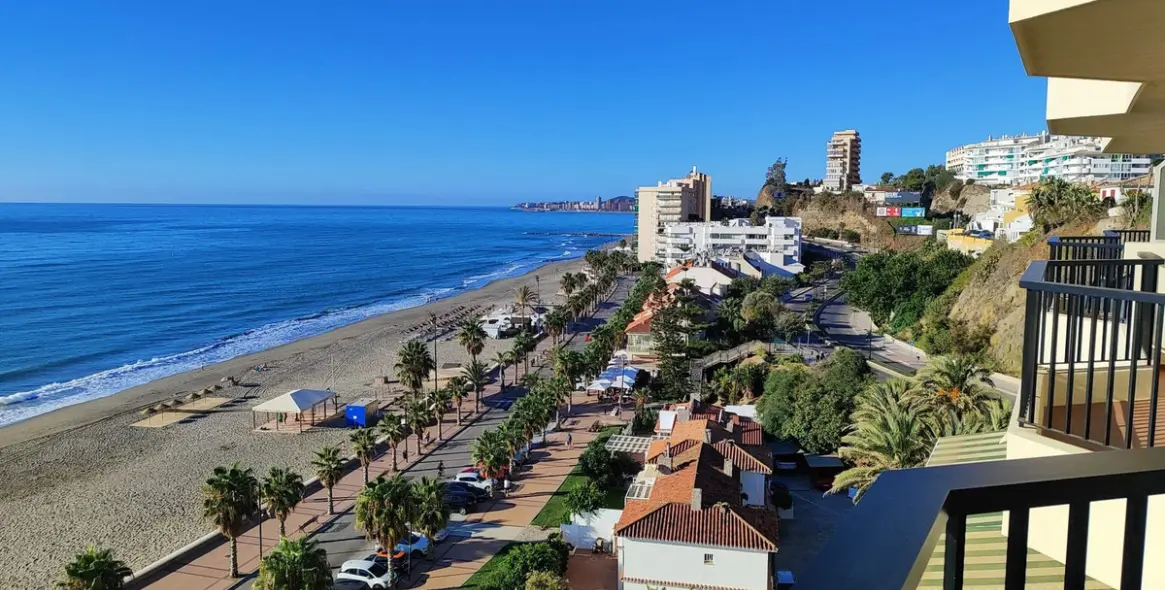 Sale of middle floor apartment in Fuengirola 6