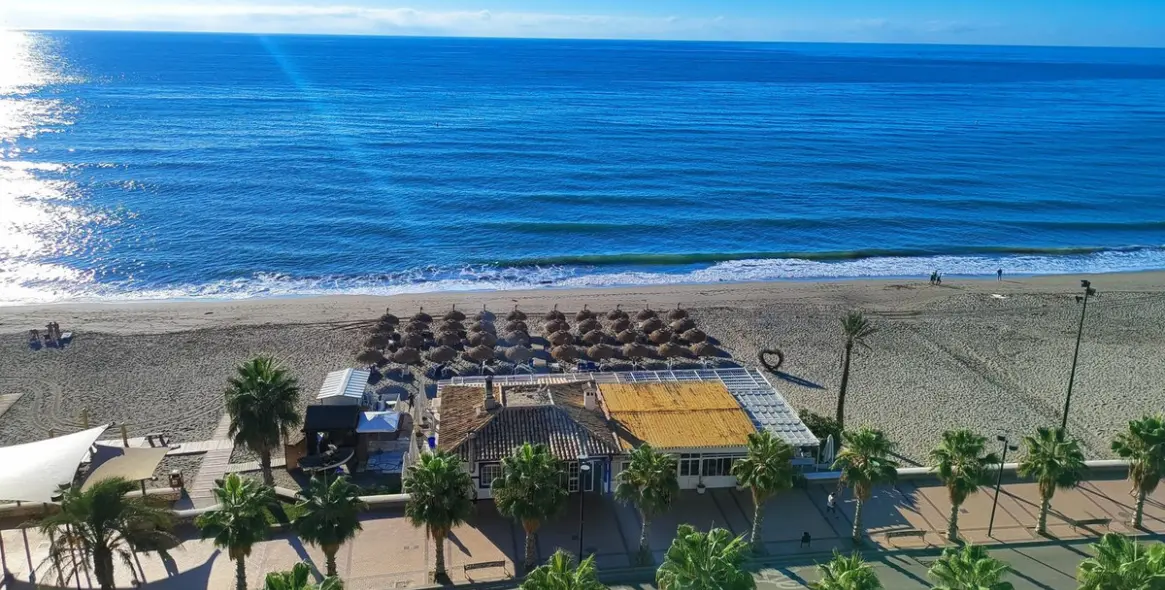 Sale of middle floor apartment in Fuengirola 10