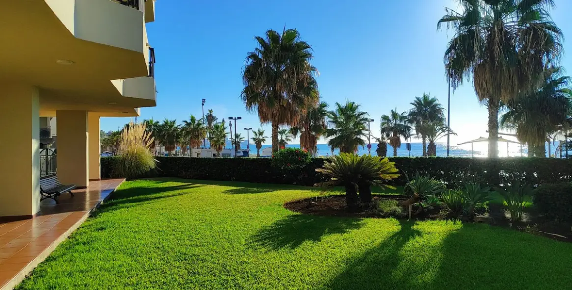 Sale of middle floor apartment in Fuengirola 11