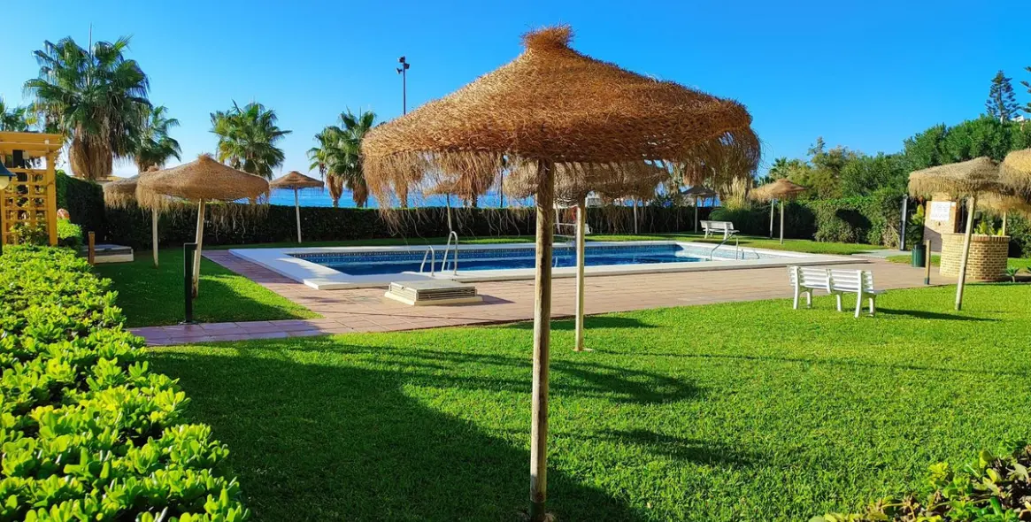 Sale of middle floor apartment in Fuengirola 13