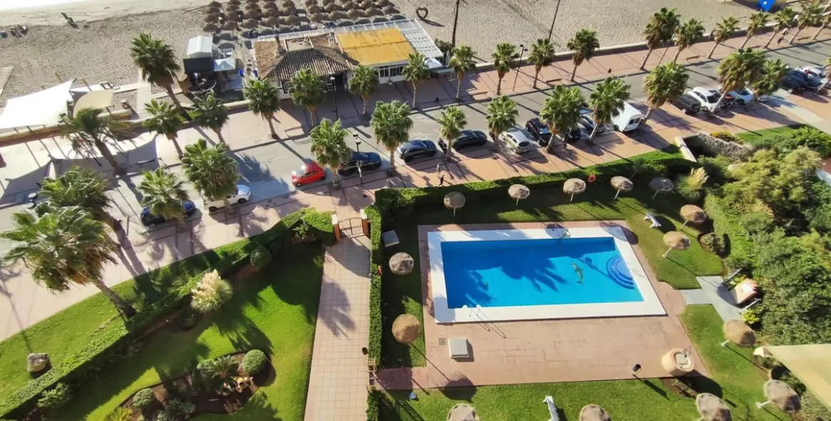 Sale of middle floor apartment in Fuengirola 16