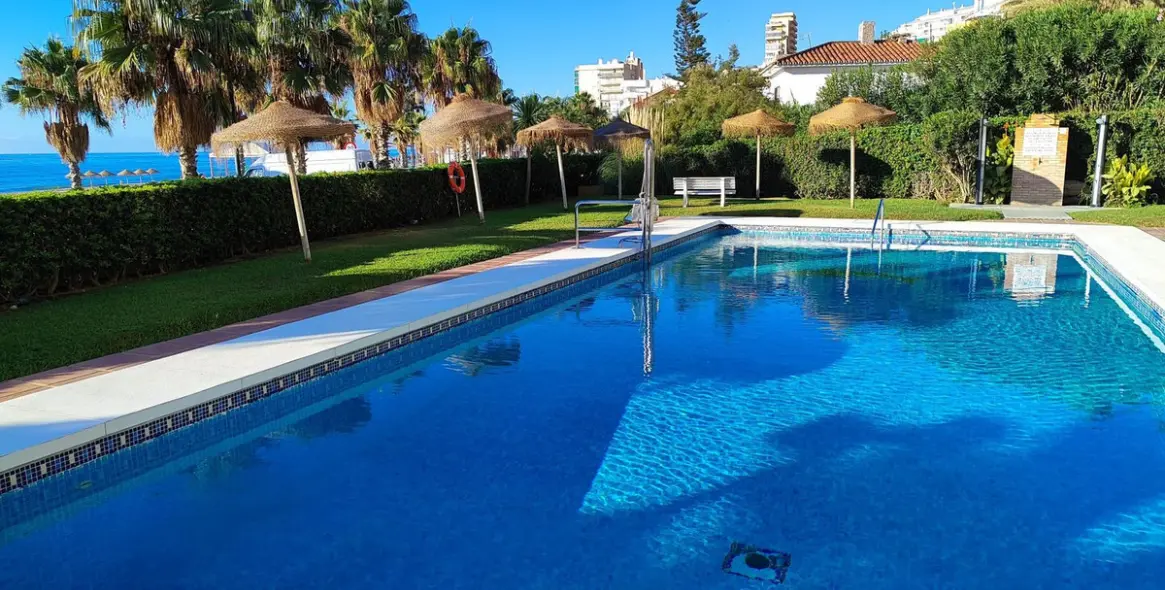 Sale of middle floor apartment in Fuengirola 19