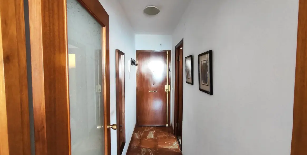 Sale of middle floor apartment in Fuengirola 25