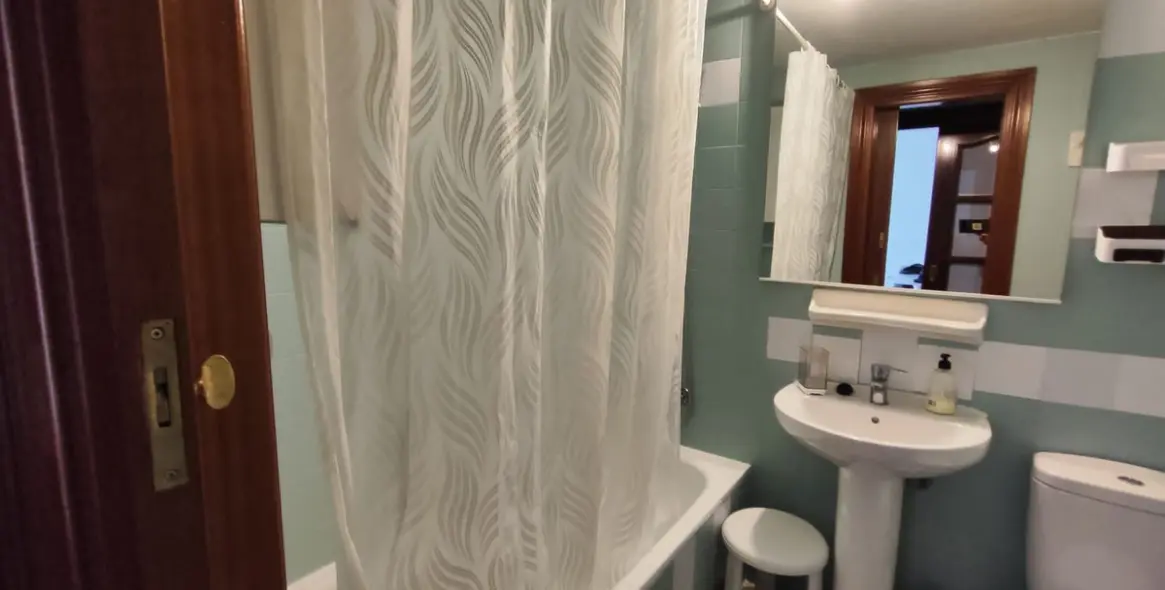 Sale of middle floor apartment in Fuengirola 31