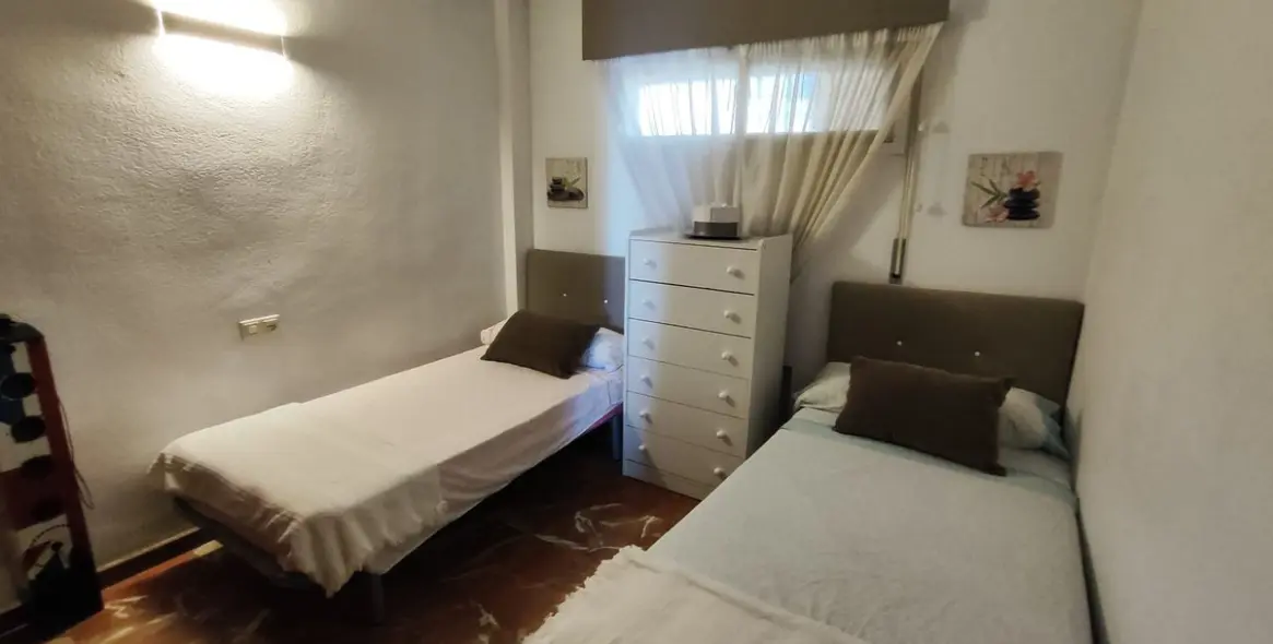 Sale of middle floor apartment in Fuengirola 38